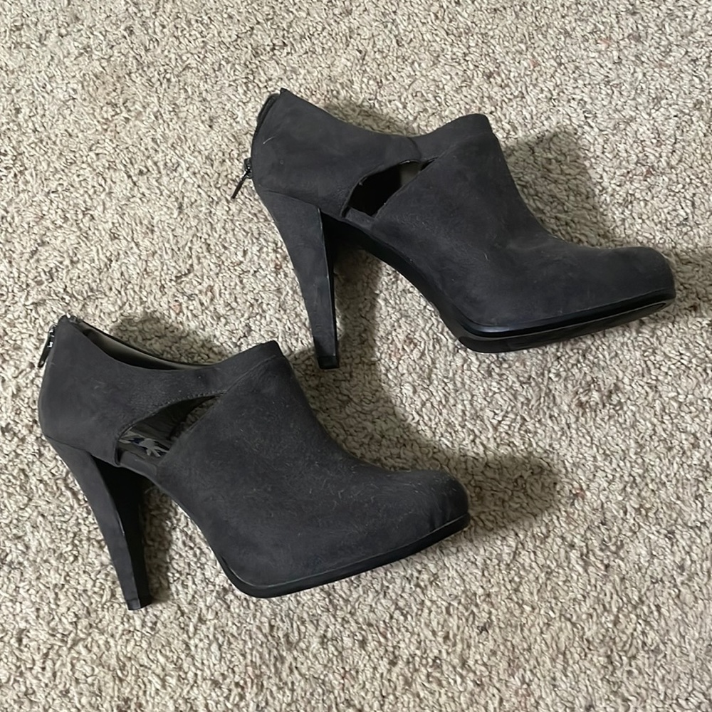 Never worn Worthington heels